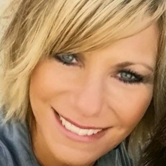 Meet your Posher, Michele - Picture 1 of 1